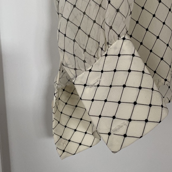 Club Monaco shirt. Size Medium cream and black - Picture 4 of 4